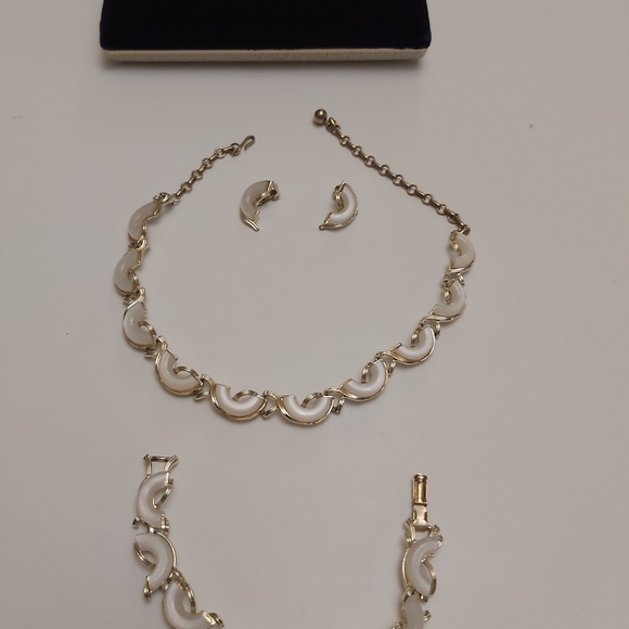 Opera World Masterpiece Collection Jewelry Set - Picture 4 of 7
